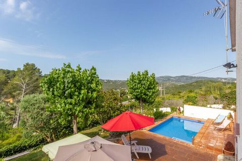 Ubicada en Olivella, Cataluña, esta villa es ideal para pasar unas vacaciones en familia. Está situada cerca de la costa y la villa ofrece aparcamiento privado y piscina privada para unas agradables vacaciones. Desde aquí, los viajes a Barcelona y Ta...