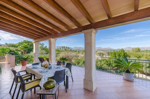 Fantastic 2-story house situated on a small hill which offers stunning views over the countryside and mountains. It is located in Alcudia, and it can comfortably accommodate 4+2 people. The garden of the property is fantastic and has 150m2 of paved s...
