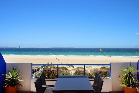 Penthouse for rent which is located front line on Los Lances Beach in the development of La Tortuga Dos in Tarifa. This beach apartment in Tarifa has 2 bedrooms, a fitted kitchen and fantastic salon which opens up onto an incredible balcony with view...