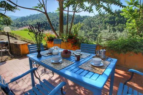 Elegant and stylish, this is a 2-bedroom holiday home in Castelfranco di Sopra. There is a spacious swimming pool surrounded by sun-loungers and parasol for an exotic holiday. It makes an ideal stay for a family or a group of 4 persons. This holiday ...