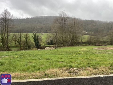 TO HAVE ! Around Chalabre, superb land of 1805 m² with very nice view with all connections - Quiet housing estate. Fees charged to the seller - ARIEGE PYRENEES IMMOBILIER (API) - MAURY Delphine Delphine ... For more information about this property : ...