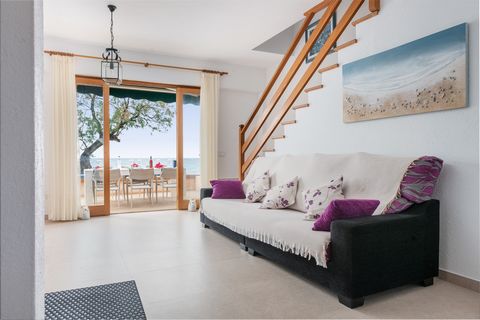Welcome to this fantastic sea-front beach house in Port Nou, Son Servera. It has a capacity for 6 guests. The terrace by the beach is perfect to enjoy sunrises and sunsets with the whispering of the waves as background music. The house offers another...