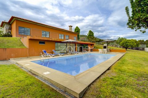 Property ID: ZMPT557468 Single storey house, three suites and swimming pool, self-sufficient in terms of energy, licensed for Rural Tourism, for sale, in Ponte da Barca, next to the Lima River, with the following characteristics: - House with a total...