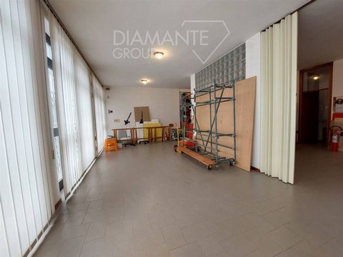 PASSIGNANO SUL TRASIMENO, Store for sale of 90 Sq. mt., Excellent Condition, Heating Individual heating system, Energetic class: G, placed at Ground on 2, composed by: 3 Rooms, 1 Bathroom, Price: € 62,000