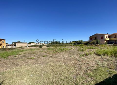 SARDINIA : The agency SCAGLIA IMMO offers for sale this beautiful flat land of 1300.m2 and buildable on its entire surface. Located in the heart of a Sardinian village close to the beaches and a few minutes from SASSARI. Beautiful countryside view an...