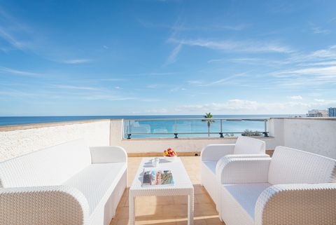 En la inmejorable situación de S'Illot encontramos este maravilloso apartamento con terraza con incomparables vistas al mar y capacidad para 4 personas. Imagínese despertarse con la vista de un hermoso amanecer y respirar la fresca brisa del mar desd...