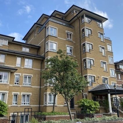 A beautifully presented two bedroom apartment within this modern purpose built development with views. This bright apartment has a spacious reception room with beautiful fitted kitchen with dining counter and balcony with pleasant views over Regents ...