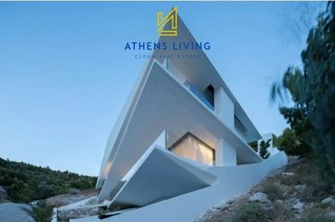 In een van de meest prominente gebieden van Athene, Voula, is deze 360 villa met drie verdiepingen met drie slaapkamers en een zwembad een uitstekende investering of het hele jaar door een woning. Het gebouw biedt een prachtige levensstijl die door z...