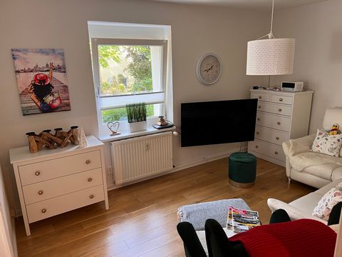 Very nice and cozy apartment that is COMPLETELY equipped. All additional costs are also included in the price. The apartment is centrally located in Rostock. There are enough parking spaces. Perfect connection to public transport. In 15 minutes by ca...