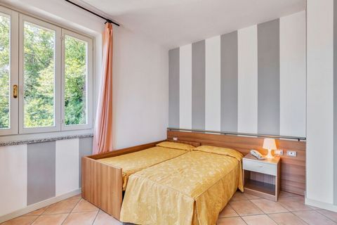Este animado apartamento en Cannobio es ideal para una pareja. Puede acomodar a 2 personas y tiene un sofá cama doble en la sala de estar / dormitorio. Tiene un jardín compartido para que usted desencadena todas las preocupaciones del día durante una...