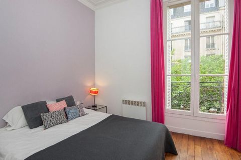 MOBILITY LEASE ONLY: In order to be eligible to rent this apartment you will need to be coming to Paris for work, a work-related mission, or as a student. This lease is not suitable for holidays or remote work. Description With its vintage parquet fl...
