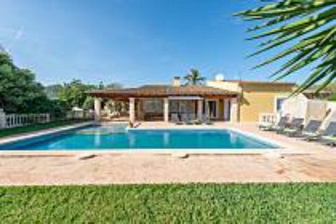Great house for 10 people with a private pool and 5.2 km from Cala Murada. The exteriors are fantastic to enjoy the good weather on the island. You will be able to swim in the chlorine pool that is 10 x 5 meters and has a depth that ranges from 0.50 ...