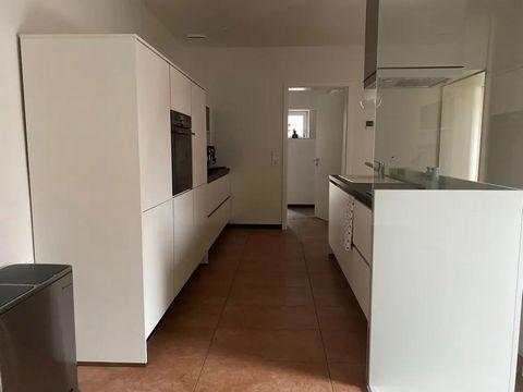 Object description This attractive, as-new apartment on the first floor is available for immediate occupancy. The apartment has three attractive rooms. A current energy certificate is already available. A special feature is that there is not only a b...