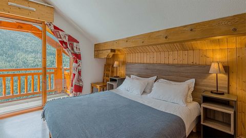 In the heart of the Alps, in the land of the Sybelles, opposite the beautiful Aiguilles d'Arves, Saint Sorlin d'Arves is a traditional village resort with grandiose landscapes and a whole range of activities for the most exciting summers! Les Fermes ...