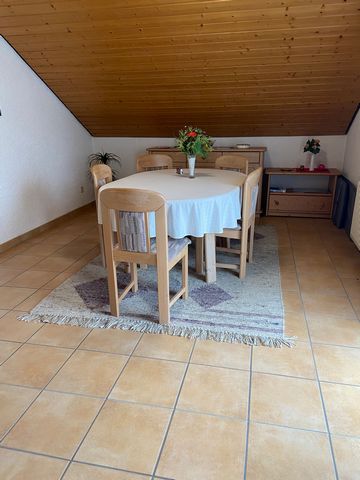 The apartment is in a quiet 2 family house. It is about 12 km to Kaiserslautern, Ramstein Air Base, Pirmasens and Zweibrücken can also be reached quickly. We have a supermarket, pharmacy, butcher and bakery in town.