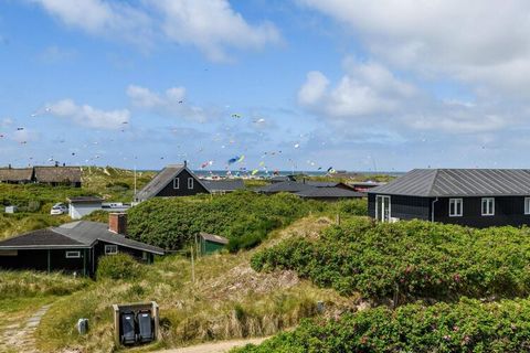 Ferienhaus ganz nahe Strand in Rindby auf Fanö, Das Ferienhaus liegt hoch auf einer Dünenspitze mit prachtvoller Aussicht. Das Ferienhaus hat Stil und Charme und schön eingerichtet mit einem Eingangsbereich, einer schönen Küche mit viel Platz, einem ...