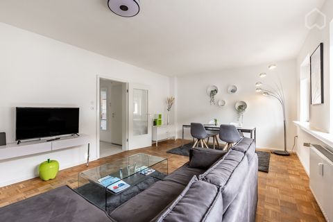 Beautiful and spacious 2-room apartment with balcony on the 1st floor in the Stadtwerder district, between the small and large Weser. The apartment has a hallway with cloakroom, living and dining room, sofa bed, 42 