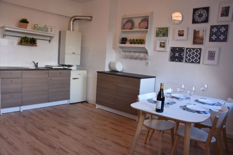 *English* The Do Aparts in Dortmund offers you a view of the city and free WLAN. Each accommodation has a sofa bed, a sitting area, a well-equipped kitchen and a private bathroom with a shower. A microwave and a coffee machine are also available. The...