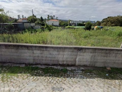 Terrain situé dans l’éteinte « place de Póvoa » (actuelle Rua da Urbanização ), à Guilhufe , d’une superficie de 500 m2 , 130 m2 de surface d’implantation et 260 m2 de surface brute de construction , avec un projet approuvé pour la construction d’une...