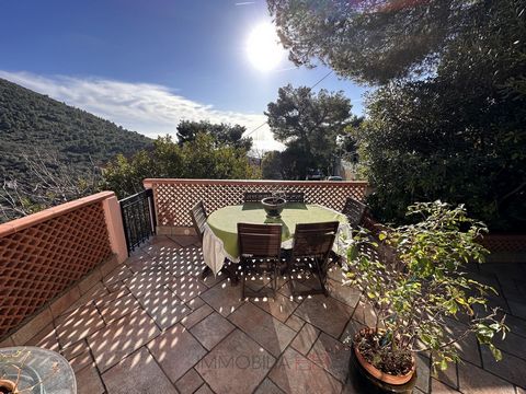 For sale: Delightful Provencal villa in excellent condition, close to the village of La Turbie, nestled in a peaceful and green setting. Bathed in light, this property offers a charming living room with fireplace, an independent kitchen, three bedroo...