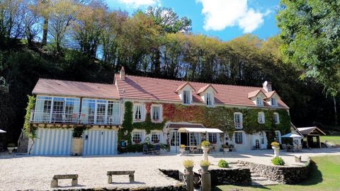 In the centre of France, on the site of a former water mill, this exceptional riverside estate comprises a main house and two adjoining charming guesthouses. The entire property has been completely renovated by an interior designer and offers top-of-...