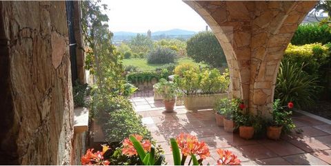 HOUSE IN VENDA AL BAIX EMPORDÀ, MUNICIPALITY OF FORALLAC. Detached house of 350 m², built on a plot of 809 m², located in a residential area molt tranquilla i molt a prop of les millors platges of the Costa Brava. The house is surrounded by gardens a...