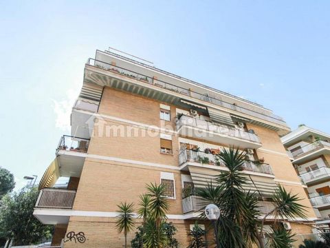 BARE OWNERSHIP AGE USUFRUCTUARIES BOTH 84 YEARS OLD. Apartment for sale in the Boccea district, Via Giovanni Tamassia. This spacious property is located on the first floor of a five-storey building and enjoys excellent exposure and views of Villa Ben...