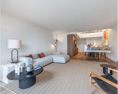 1-bedroom LOFT in DUPLEX, magnificent tourist apartment, with the option of guaranteed or variable profitability, frontal view over the bay, sold furnished, in the 4-star Unit UPON BAY Seixal, 16 minutes from Lisbon and the beach. Modern but with lot...