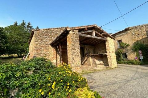 In the heart of the Audoises mountains, close to a leisure center and a Cathar castle in the town of Puivert, come and discover this local stone barn of approximately 220 m² on two levels with its adjoining wooded land of 1100 m² of which 964 m² buil...