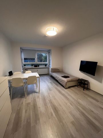 Suchen Sie nach Ihrem nächsten gemütlichen Zuhause in erstklassiger Lage? Dann ist diese stilvolle und voll möblierte 1-Zimmer-Wohnung genau das Richtige für Sie! **Highlights der Wohnung:** - **Voll möbliert:** Genießen Sie einen bequemen Wohnbereic...