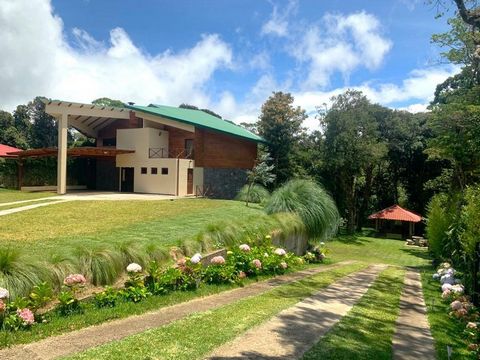 ID# 117003. Detached cabin-style house for Sale, Heredia, El Tirol, 490 sqm construction, 1.736 sqm land, 5 bedrooms, 3.5 bathrooms, US$760.000 or US$3.000 for rent (long term and the inventory is included) . Welcome to this charming cabin for sale o...