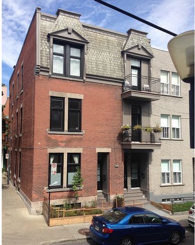 Superb Victorian style triplex, located in Ville-Marie on a street corner, offering beautiful windows and lots of natural light! Close to all services, amenities, shops, parks, schools and much more! Composed of 2 X 6½ and 1 X 5½ with possibility of ...