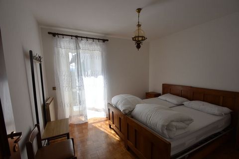 Stay in this attractive holiday home in Trarego Viggiona near the Lago Maggiore for a wonderful holiday with the family. The property has a nice location, parking and a garden with furniture where you can light barbecues for a gala evening. You will ...