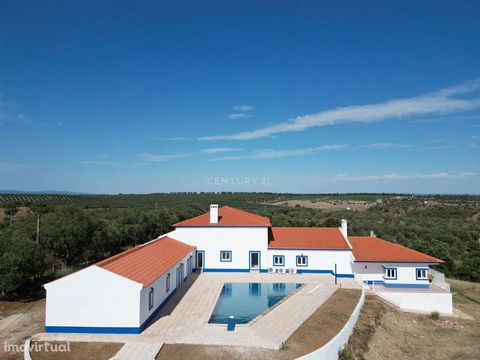 No investment is worth more and will change your quality of life more than buying the house of your dreams! Speaking of dream house, we present a unique property in the Alentejo plain!! The property built in 2010, on top of a hill, allowing a privile...