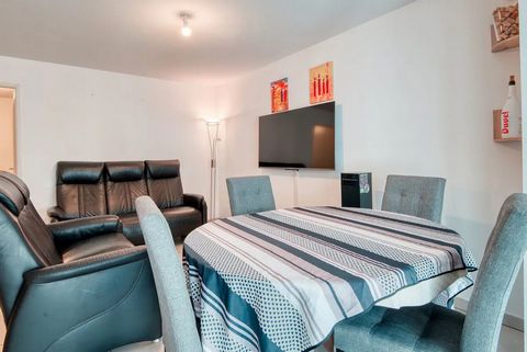 3-room flat of 67.6 m² with 2 bedrooms, living room, balcony and parking, in a quiet, new-generation residence with lift. Located 7 minutes' walk from the metro and Blancarde station, with all amenities nearby. The private, secure parking space is a ...