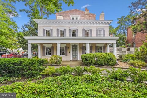 ESTATE SALE & VALUE ADJUSTMENT The Handy/Clements/Kelly House. It began around 1800 when the ground was broken for the beginning for this home in view of the ongoing construction of our new Capitol. Not only is it one of the first homes built on Capi...