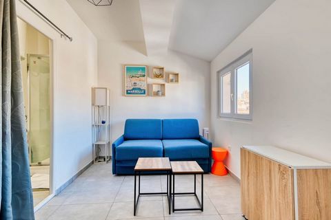Come and stay in this charming 17 m² studio apartment in Marseille city centre, just a 3-minute walk from La Canebière, the Noailles metro station and the tramway. Ideally located, this cosy, fully-renovated apartment is within walking distance of Ma...
