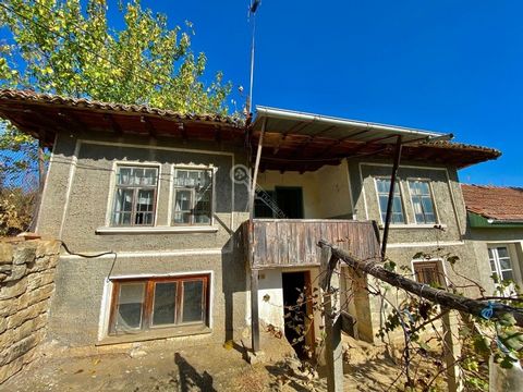 EXCLUSIVE! Imoti Tarnovgrad offers you a house in the village of Bosilkovi, which is located 65 km from the town of Tarnovgrad. Ruse, 14km from the town of Ruse. Byala and 56 km from the town. Veliko Tarnovo. The property is located on a stone baseme...