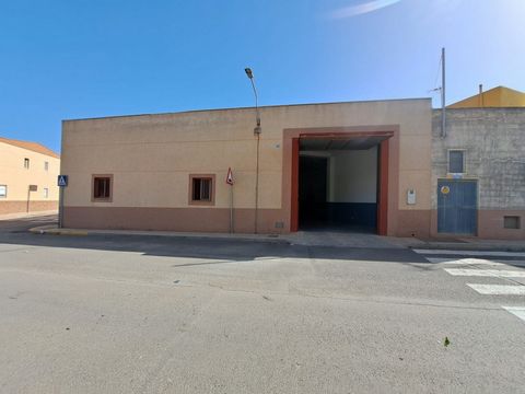 Commercial premises in La Mojonera, 143.00 m. of surface, a bathroom, you can build a floor above. For sale: 134400 €