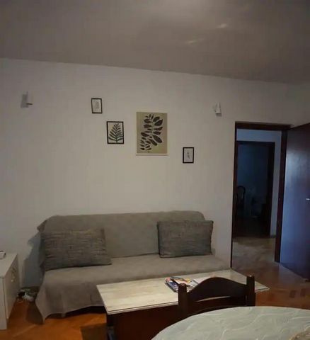 79 sqm. 5-minute walk to the beach and shops in a peaceful location. 15-minute walk from the ferry. The apartment is in a residential building cared for by the locals who live there, so there is a homely feel to the place. The kitchen is basic but fu...