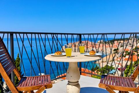 Yellow SeaView Apartment is a gorgeous, cosy 1-bedroom apartment situated approximately a 10 minute walk from the Old Town. The apartment benefits from a lovely view of Lokrum Island & The Old Own walls as well as all modern conveniences including ai...