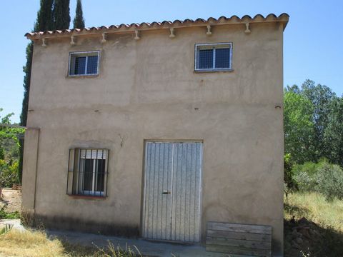 Country house in Zarra that needs to be finished to your own taste This house was built in 2005 and has mountain water very privately located and has a nice olive grove on the side Not far from both Ayora and Teresa de Cofrentes