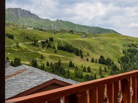 Your residence The Residence is located in the heart of Belle Plagne. The wooden and stone chalets blend into the snowy backdrop in this quiet setting. Each self catering ski apartment comes fully equipped and has a balcony or terrace. Benefits from ...