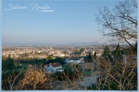 Je vous propose à la vente, sur les hauteurs de Bourg-Saint-Andéol, un terrain viabilisé de 445m2, libre constructeur. Le lotissement bénéficie dun emplacement privilégié, au calme, avec une vue imprenable sur la vallée du Rhône et le Tricastin, à 5 ...