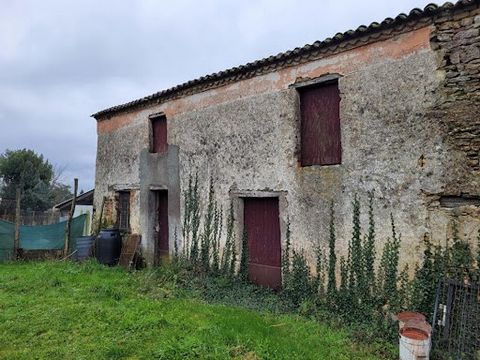 4-room house to be completely renovated. 2 rooms on the ground floor and 2 rooms upstairs. Potential of approximately 120 m² of living space on a plot of 800 m². Great project for the savvy handyman. Not eligible for Energy Diagnosis. Mandate N° 3531...