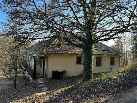 EXCLUSIVITY - 21410 Gissey sur Ouche - On a plot of 2236 M2, in the Ouche Valley, a house from 1985 of 111 m2 of living space on a complete basement. On the ground floor, an entrance hall, an independent fitted kitchen, a dining/living room with a pe...
