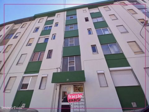 Apartamento T2, completamente remodelado, situado na desejada Rua da Cevadeira, em Castanheira do Ribatejo. Este apartamento, cuidadosamente atualizada, oferece um ambiente contemporâneo com acabamentos de alta qualidade.   Desfrute da comodidade de ...