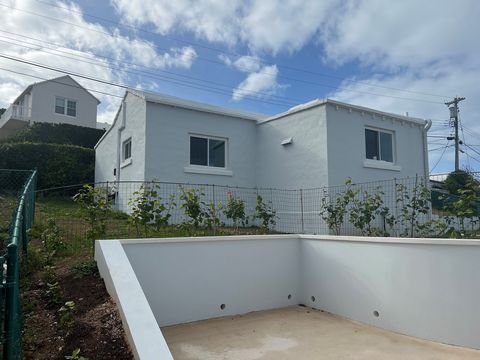 Adorable Bermuda cottage which is totally renovated with new kitchen, raised ceilings with state of the art appliances with recessed lighting and unique chandelier. Two bedrooms and two bathrooms - one with a walk-in shower and sliding glass door and...