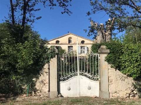 Beautifully situated in open countryside yet 1 minute from the extremely sought after small town of Montolieu. This exceptional estate extends over 22.5 acres in one plot, with 7.5 acres dedicated to truffle oaks as well as a water reservoir of +300 ...