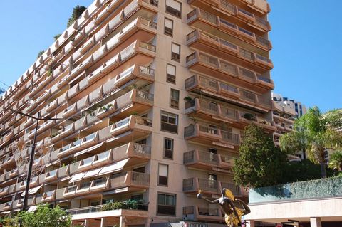 Situated on Avenue Princesse Grace, in the heart of Monte Carlo just in front of the new Mareterra district across from the Japanese garden. This 195 m2 apartment boasts a generous living and dining room which opens onto a terrace from which to enjoy...
